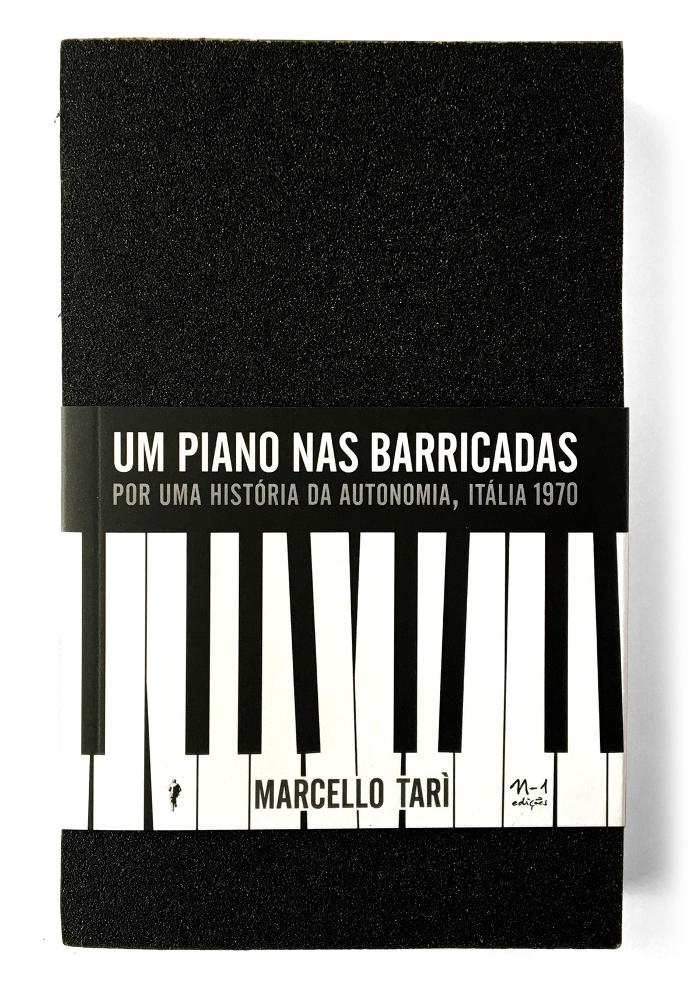 UM PIANO NAS BARRICADAS